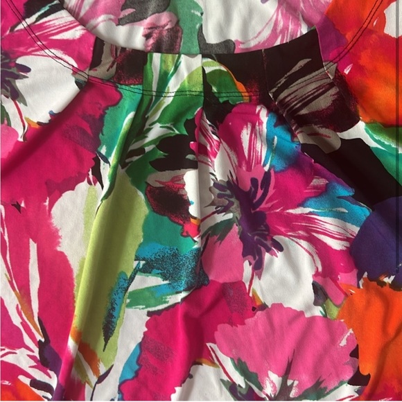 bundle of three pleated tanks. 🛍️ - Picture 3 of 4